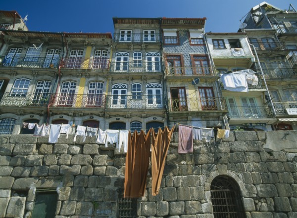 PORTUGAL, Porto, Oporto, Washing hanging from walls and balconies of waterfront houses in the