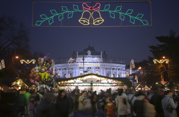 AUSTRIA, Lower Austria, Vienna, The Rathaus Christmas Market with The Burgtheater in the background