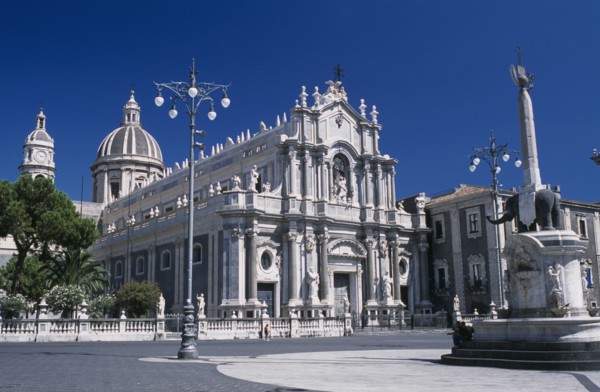 ITALY, Sicily, Catania, II Duomo Cathedral exterior with statue of the Elephant