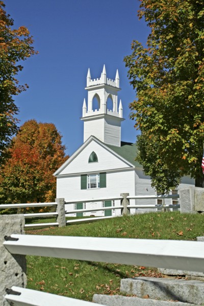 USA, New Hampshire, Autumn foliage, White wooden church and autumnal trees