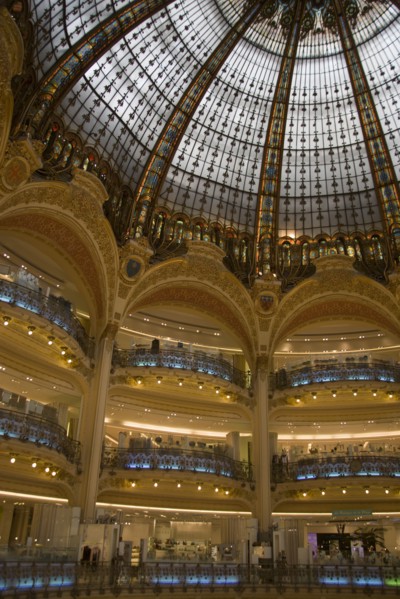 FRANCE, Ile de France, Paris, Opera Quarter. The central circular area under the glass dome of the