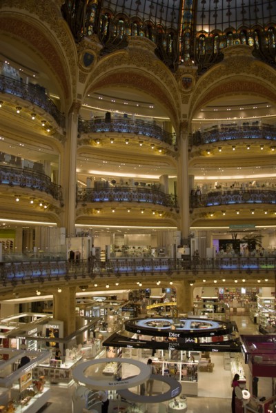 FRANCE, Ile de France, Paris, Opera Quarter. The central circular area under the glass dome of the
