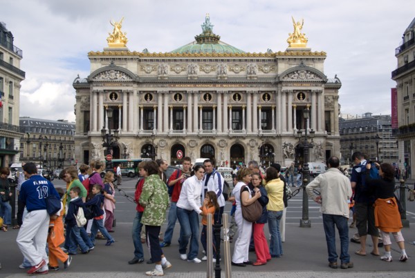 FRANCE, Ile de France, Paris, Tourists outside the Opera