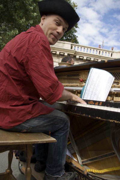 FRANCE, Ile de France, Paris, The Paris Plage urban beach. A singer playing a piano to an audience