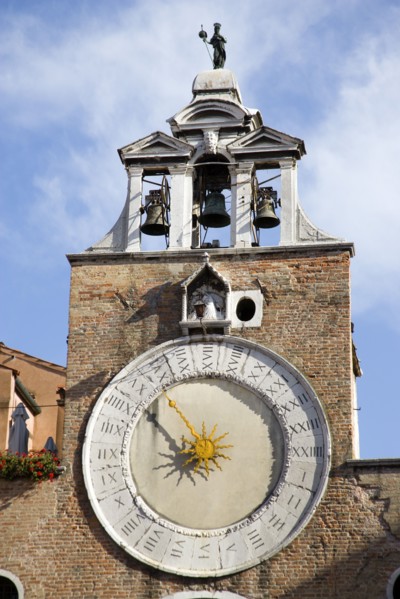 ITALY, Veneto, Venice, he clock and belltower of San Giacomo di Rialto in the San Polo and Santa