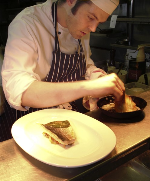 ENGLAND, Bristol, Bristol, Chef Plating Up