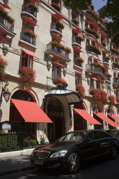 FRANCE, Ile de France, Paris, The facade of the five star Hotel Plaza Athenee on the Avenue