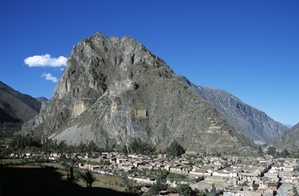 PERU, Near Cusco, Ollantaytambo, "Pinkuylluna Mountain and town of Ollantaytambo, Sacred Valley of