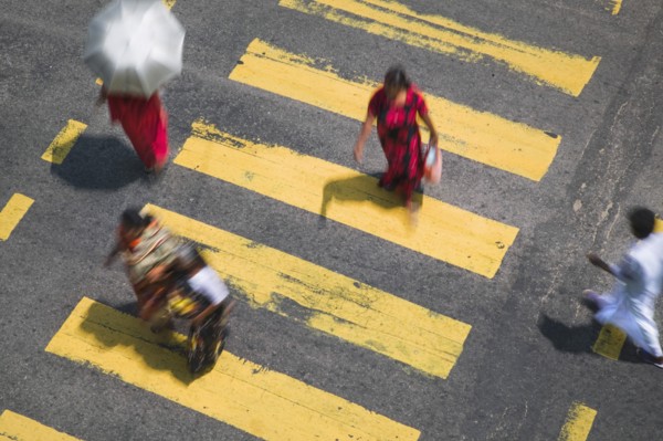 SRI LANKA, Colombo, A pedestrian crossing in the city centre.