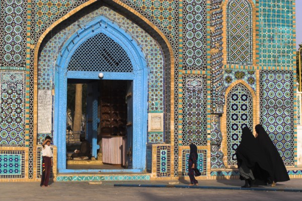 AFGHANISTAN, Mazar-I-Sharif, "Pilgrims at the Shrine of Hazrat of Ali (who was assissinated in 661)