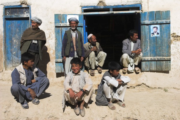AFGHANISTAN, between Yakawlang and Daulitiar, Syadara, Group of men and young boys sat around a