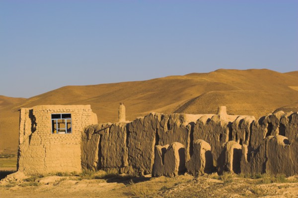 AFGHANISTAN, between Yakawlang and Chakhcharan, Daulitiar, Caravanserai