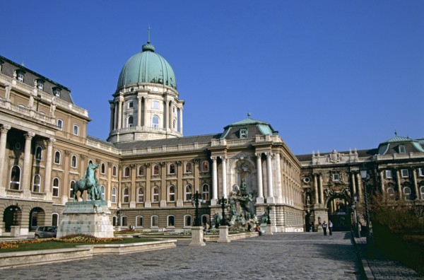 HUNGARY, Budapest, "Castle Hill District,Saint Georges Square (outer courtyard), Castle and Palace