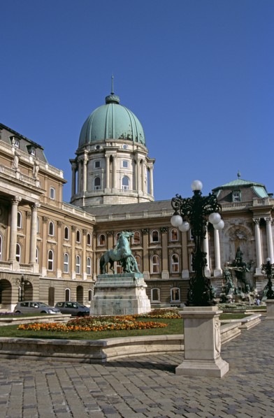 HUNGARY, Budapest, "Castle Hill District,Saint Georges Square (outer courtyard), Castle and Palace