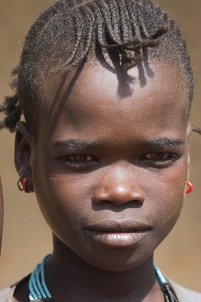 ETHIOPIA, Lower Omo Valley, Key Afir, Tsemay girl at weekly market