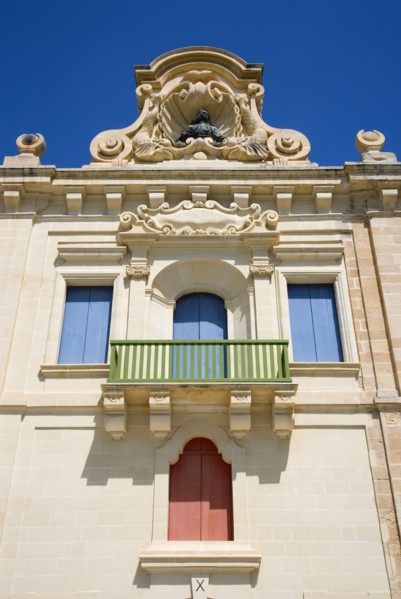 MALTA, Valletta, The waterfront redevelopment of old Baroque Pinto wharehouses below the bastion