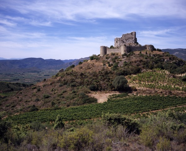 FRANCE, Languedoc-Roussillon, Aude, Chateau de Aguilar.  Ruins of twelth Century Cathar castle set