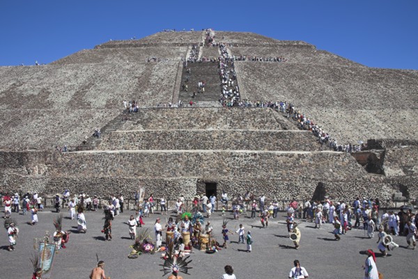 MEXICO, Mexico State, Teotithuacan, "Tourists, Pyramid of the Sun, Piramide del Sol, Teotihuacan