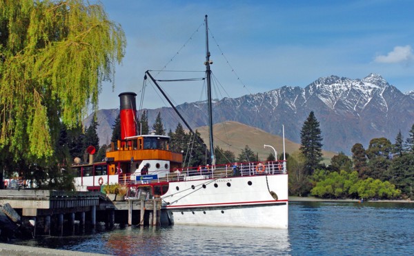NEW ZEALAND, SOUTH ISLAND, OTAGO, "QUEENSTOWN, VINTAGE STEAMSHIP TSS EARNSALW DOCKED AT STEAMER
