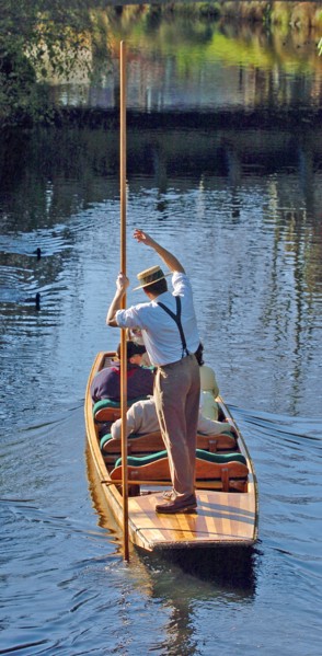 NEW ZEALAND, SOUTH ISLAND, CHRISTCHURCH, "CANTERBURY, TOURISTS BEING PUNTED ALONG THE RIVER AVON IN