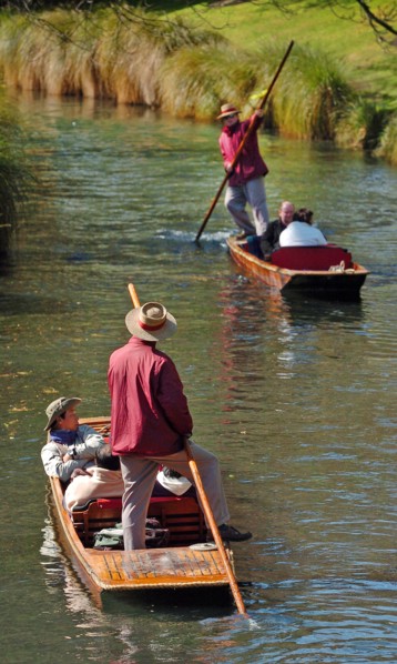 NEW ZEALAND, SOUTH ISLAND, CHRISTCHURCH, "CANTERBURY, TOURISTS BEING PUNTED ALONG THE RIVER AVON."