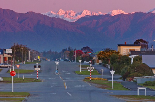 NEW ZEALAND, SOUTH ISLAND, WEST COAST, "HOKITIKA, DUSK LOOKING THE LENGTH OF PARK STREET EAST