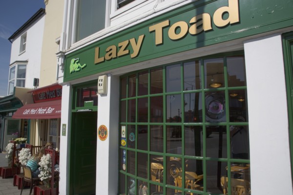 ENGLAND, West Sussex, Shoreham-by-Sea, The Lazy Toad public house in the high street.