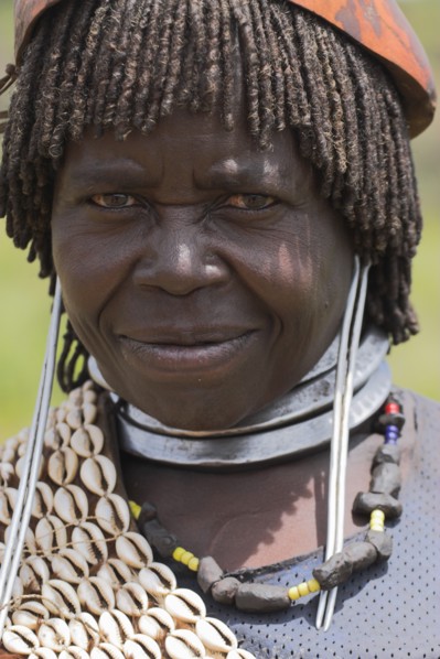ETHIOPIA, Lower Omo Valley, Key Afir, "Weekly Market, Banner woman  "