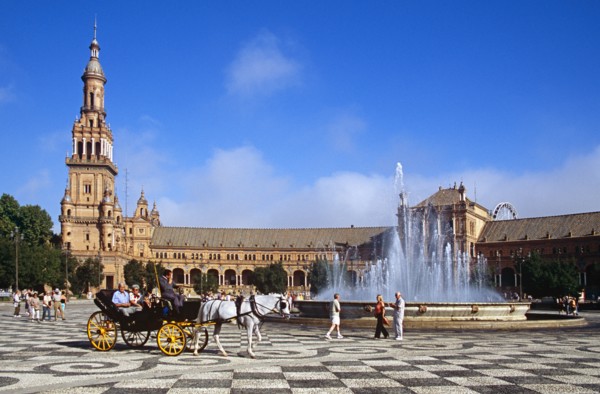 SPAIN, Andalucia, Seville, Plaza de Espana