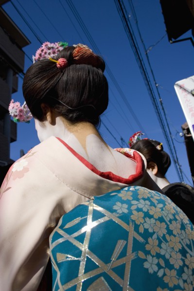 JAPAN, Honshu, Kyoto, Gion District.  Back of Geisha wearing pale pink silk kimono with turquoise