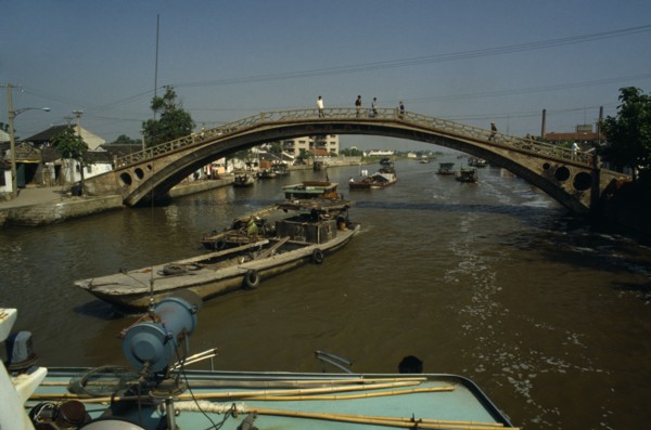 CHINA, Jiangsu Province, Transport, Barges travelling under bridge on the Grand Canal between