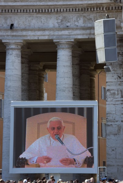 ITALY, Lazio, Rome, Vatican City Pilgrims in St Peter's Square for the wednesday Papal Audience in