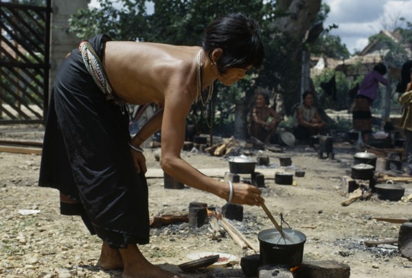 VIETNAM, Central Highlands, Kontum, Vietnam War. Montagnard village in Kontum. Refugee woman