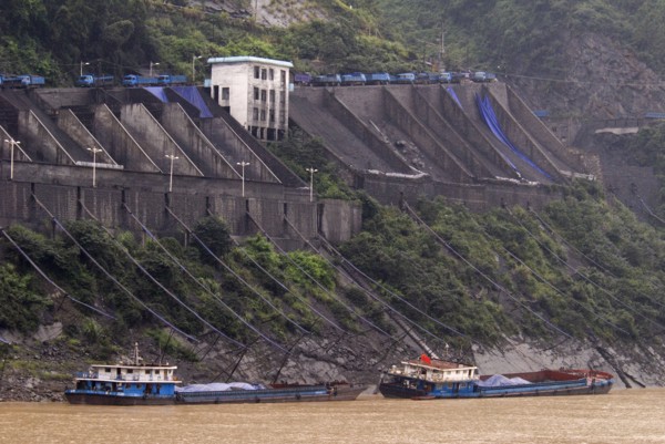 CHINA, Hubei , Sandouping, Industrial complex in the Wu Gorge. Line of trucks bring coal from the