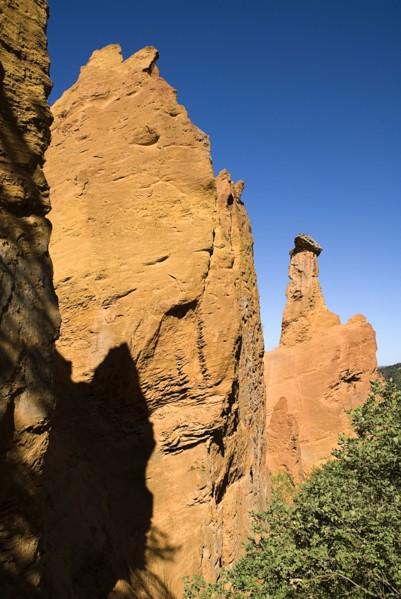 FRANCE, Provence Cote d’Azur, Vaucluse, Cheminee de Fee or Fairy Chimneys.  Morning light on eroded