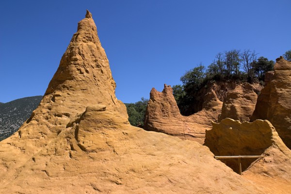 FRANCE, Provence Cote d’Azur, Vaucluse, Colorado Provencal.  Cheminee de Fee or Fairy Chimneys.
