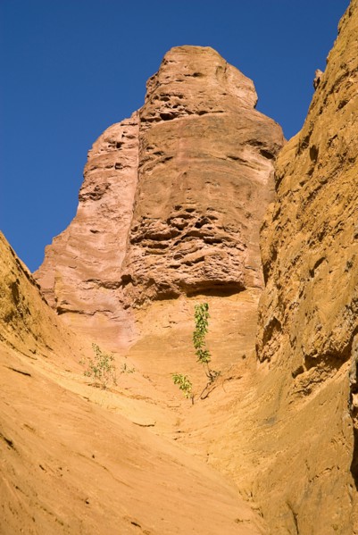 FRANCE, Provence Cote d’Azur, Vaucluse, Colorado Provencal.  Cheminee de Fee or Fairy Chimneys.