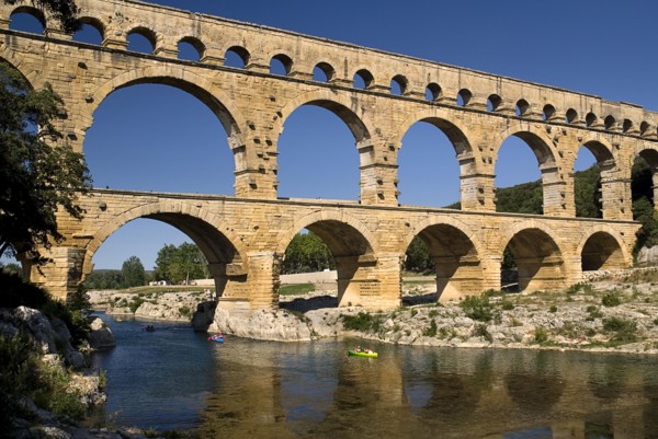 FRANCE, Provence Cote d’Azur, Gard, Pont du Gard.  View from west side of the Roman aqueduct in