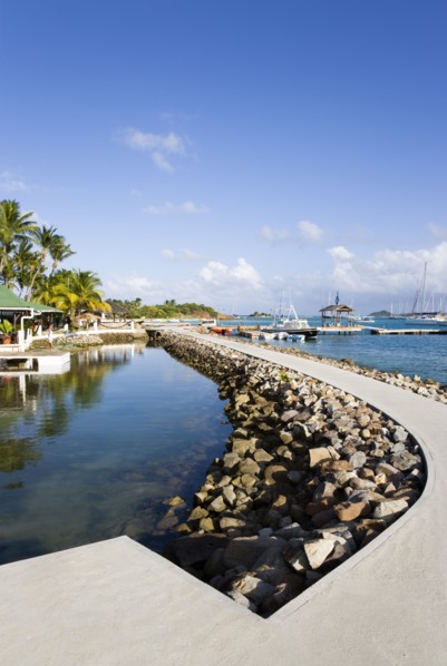 WEST INDIES, St Vincent And The Grenadines, Union Island, The concrete path around the shark pool