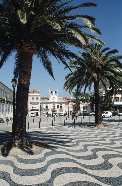 PORTUGAL, Estremadura, Cascais, "Town Square, Praca 5 de Outubro"