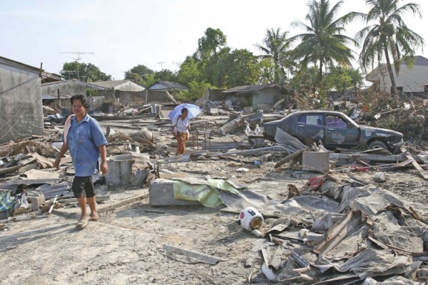 THAILAND, Phang Nga District, Nam Khem, "Tsunami. Thais walk through what is left of there vilage,