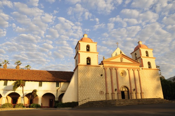USA, California, Santa Barbara, Morning light on Mission Santa Barbara
