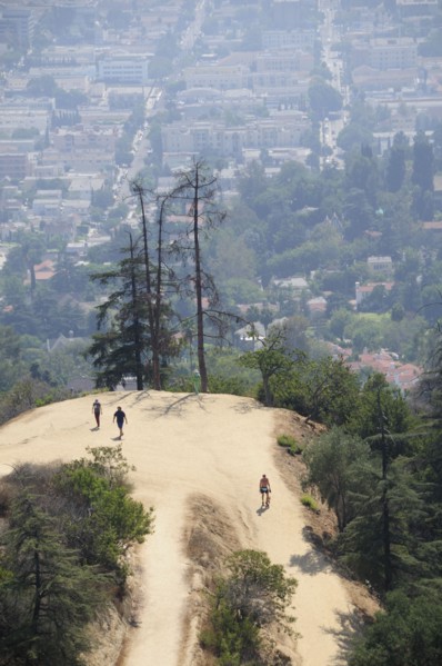 USA, California, Los Angeles, Walking trails & view onto the city from Griffith Park