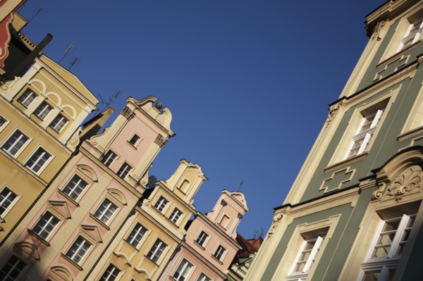 Poland, Wroclaw, pastel coloured building facades in the Rynek old town square.