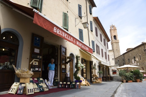 ITALY, Tuscany, Montalcino, Val D'Orcia Brunello di Montalcino Enoteca or wine shop with dispaly of