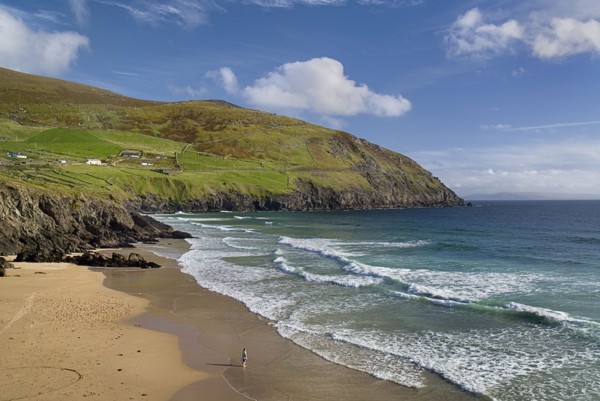 IREland, County Kerry, Dingle Peninsula, Coumeenole Beach at Slea Head  Figure on beach with