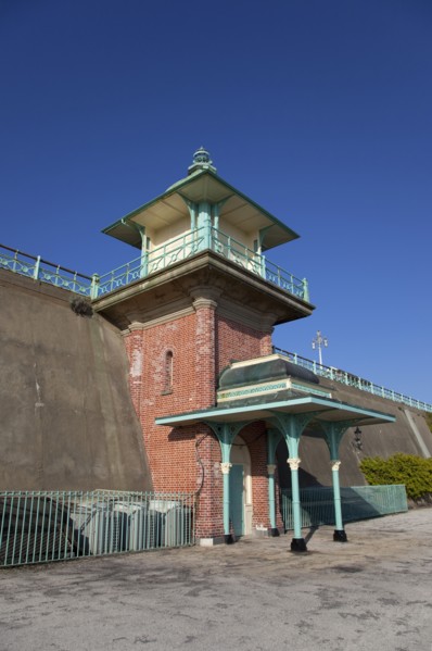 England, East Sussex, Brighton, Kemptown, Elevator between Marine Parade and the lower esplanade of