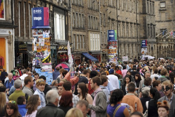 Scotland, Lothian, Edinburgh Fringe Festival of the Arts 2010, Street performers and crowds on the