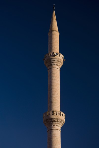 Minaret of town centre mosque. Photo : Hugh Rooney