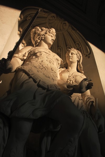 Cropped view of statues partly in shadow in the courtyard of the Hofburg Palace. Photo: Bennett